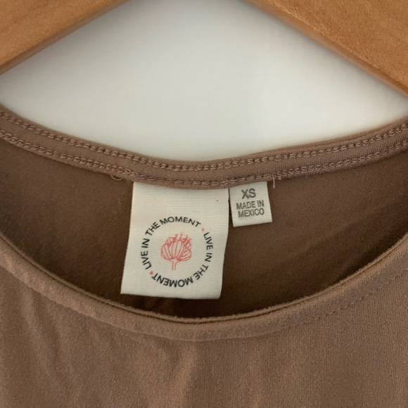 Live in the Moment tan top size xs - Picture 2 of 3